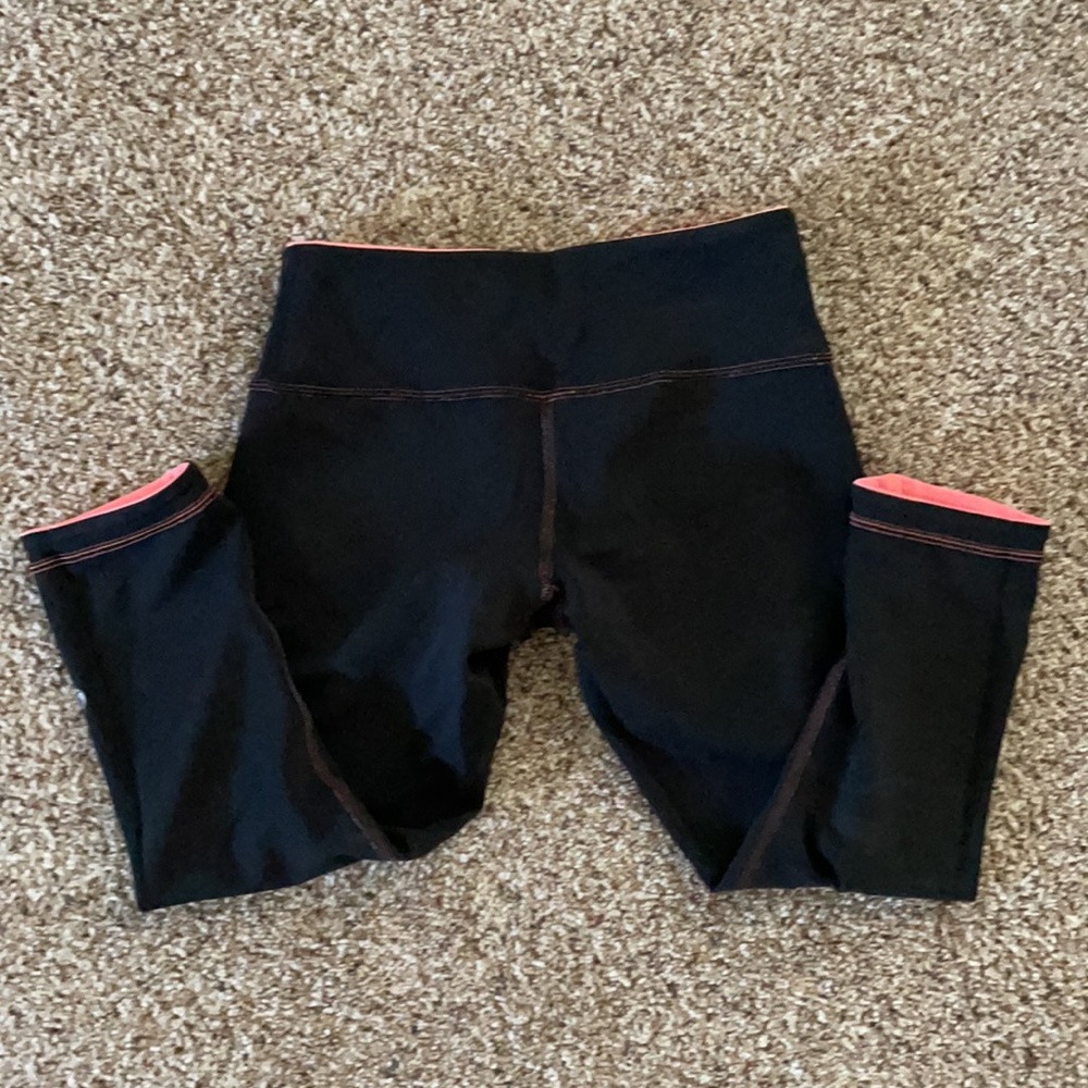 Lululemon Reversible Crop - Picture 3 of 6